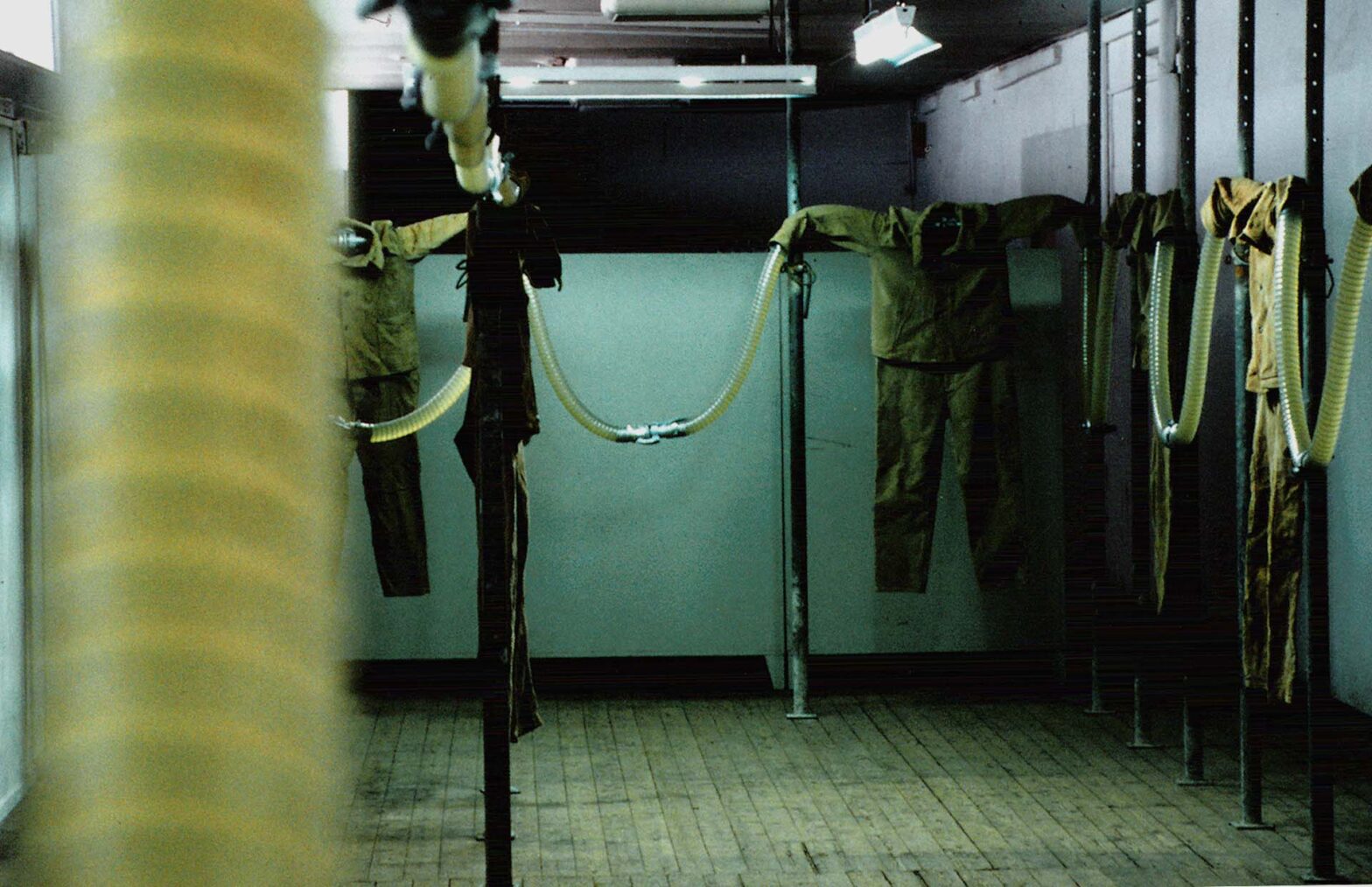 Alles muss haargenau in eine tobende Ordnung gebracht werden, 1992, interdisciplinary Event, Installation with Mixed Media (together with Jörn Werner), Reading of Textes from Antonin Artaud and Friedrich Höderlin (Thaddäus Zech), Music by Ralf Santo, at KARG, Oldenburg, 1992