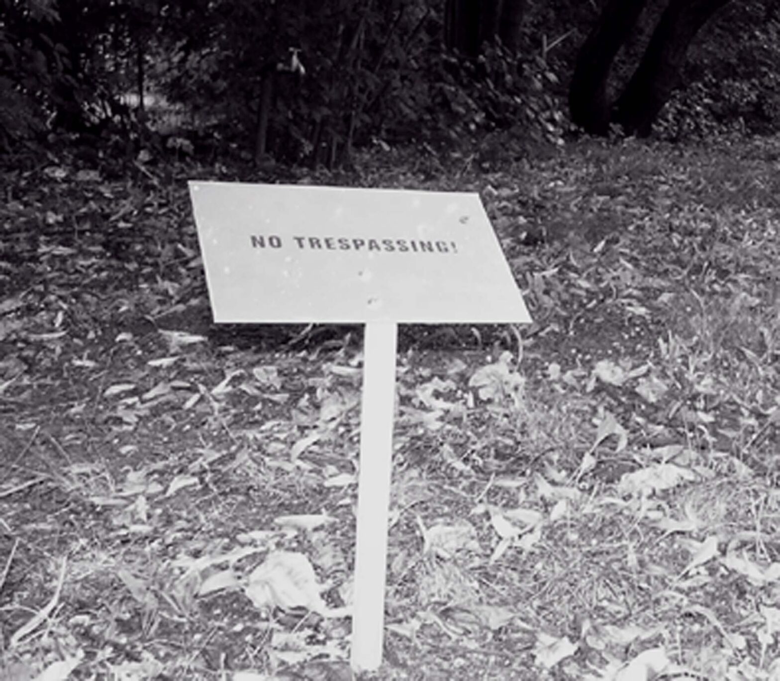 Besuch (Visit), 2004, Installation with Mixed Media (Cot, Information Signs and Sound - Excerpt from Brahms Piano Quartett No. 1, op. 25 and Birds' Chirping) at Kunstlandschaft X, Kunsthaus Flora, Berlin, 2004