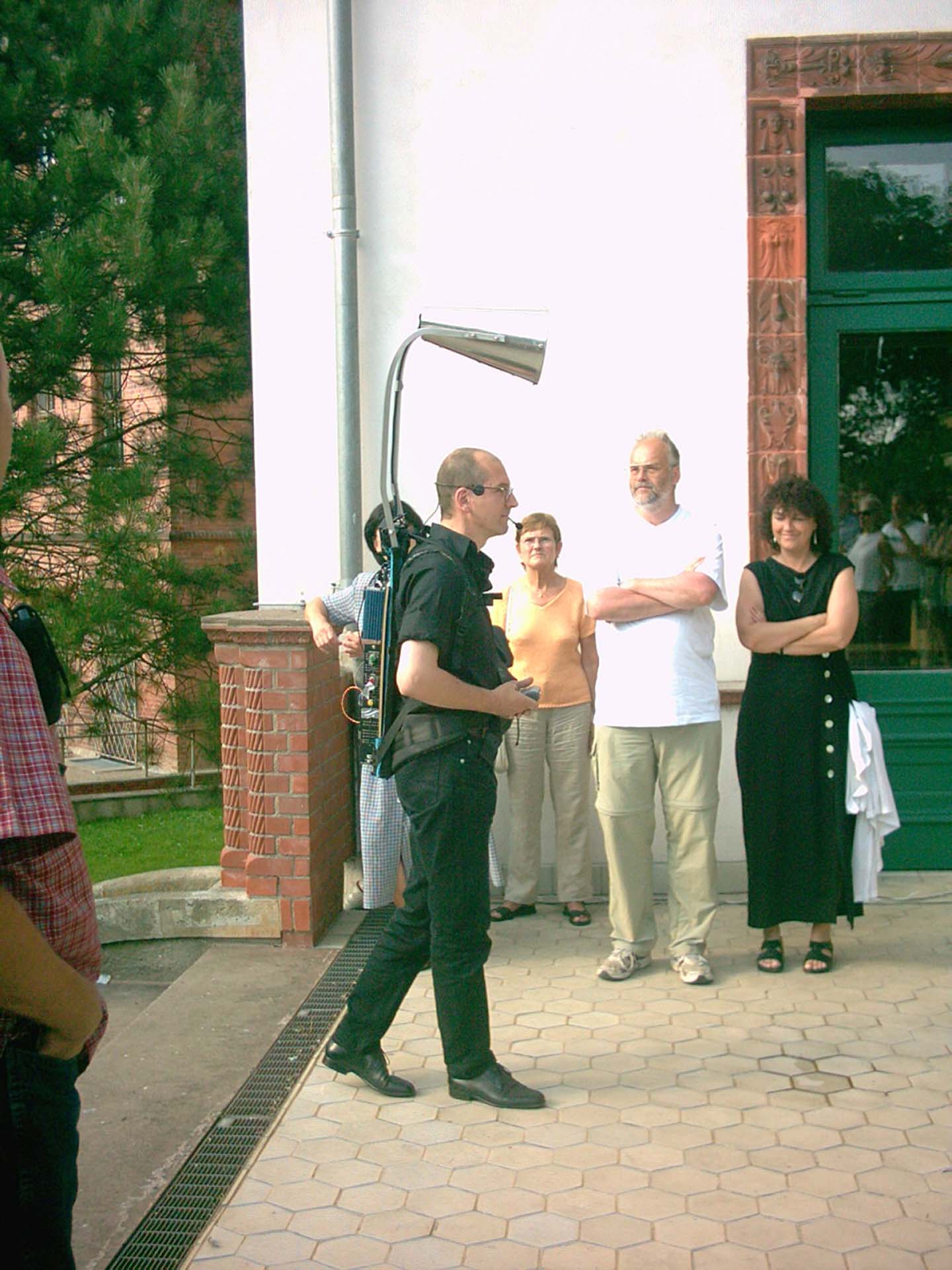 How to Explain Art, Performance at the Sommersalon at Schloss Wiligrad, Schwerin, 2004